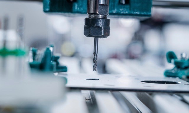 Fresatura pannelli sandwich in alluminio Dibond con i pantografi Axial CNC